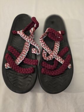 Megnya Braided Maroon Strap Women's Sandals - Stylish Slip-On Comfort